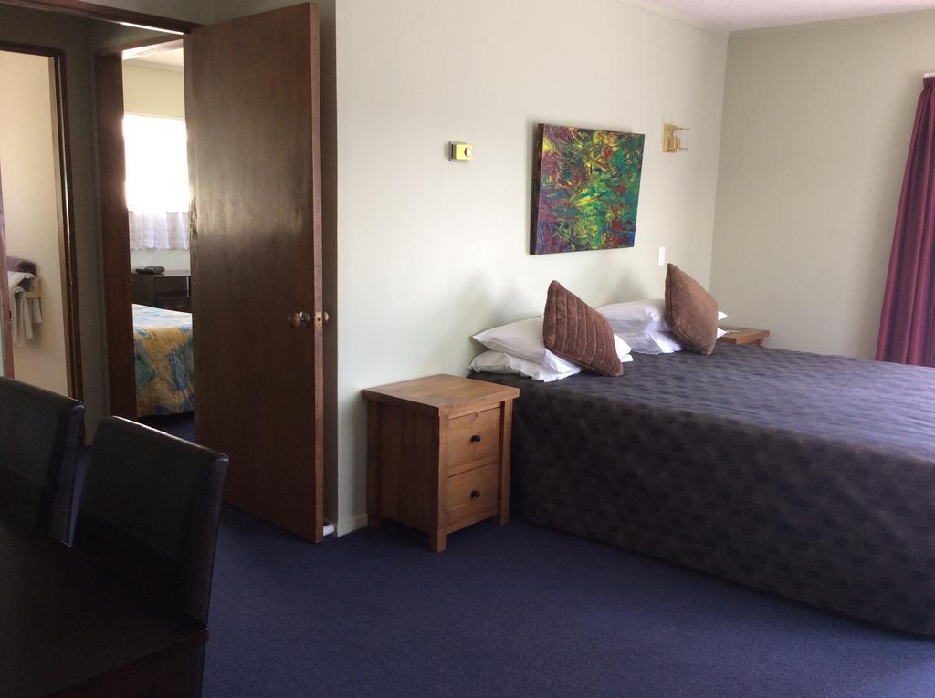 פאראפאראומו Asure Kapiti Court Motel מראה חיצוני תמונה