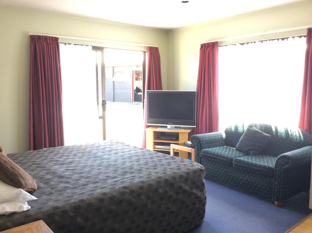 פאראפאראומו Asure Kapiti Court Motel מראה חיצוני תמונה