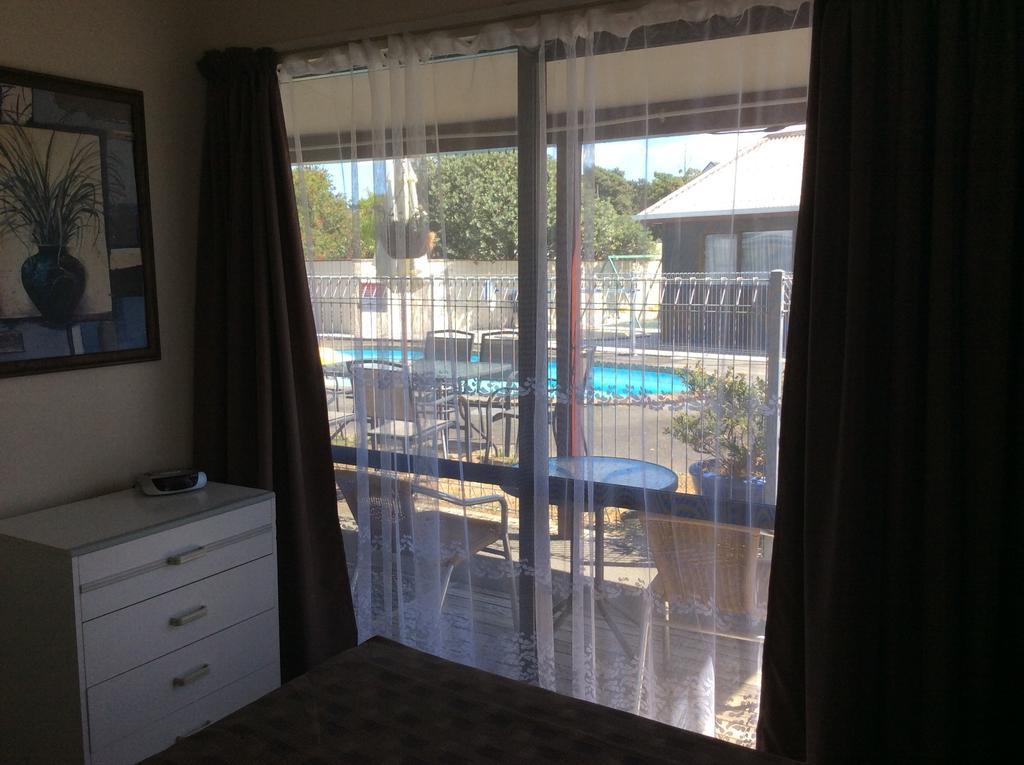 פאראפאראומו Asure Kapiti Court Motel מראה חיצוני תמונה