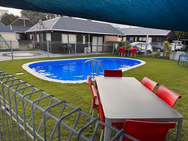 פאראפאראומו Asure Kapiti Court Motel מראה חיצוני תמונה